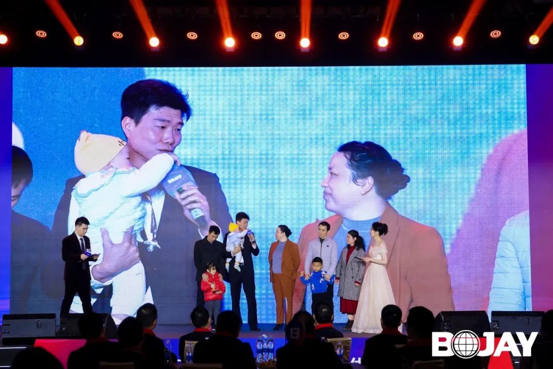 心聚力，赢未来！瓦力游戏集团2023年度总结暨评优赞美大会